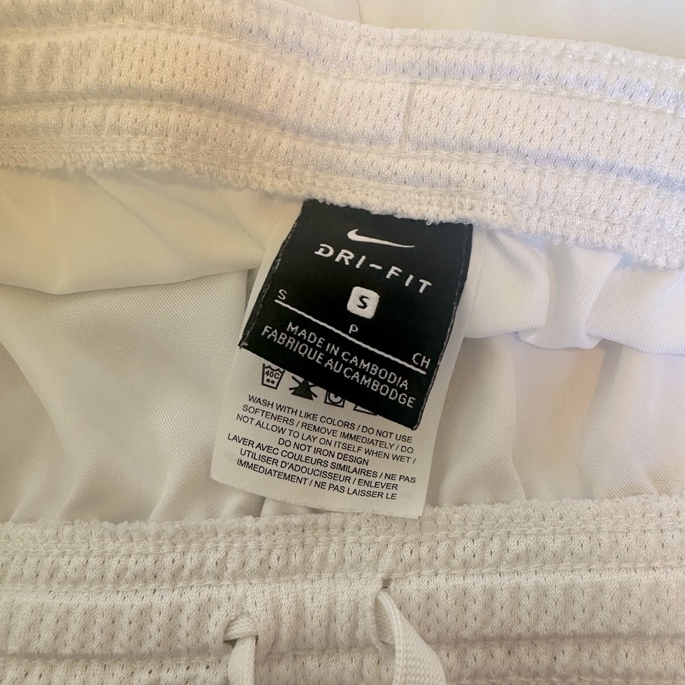 Nike Womens Athletic Shorts White EUC Size Small - Picture 6 of 7